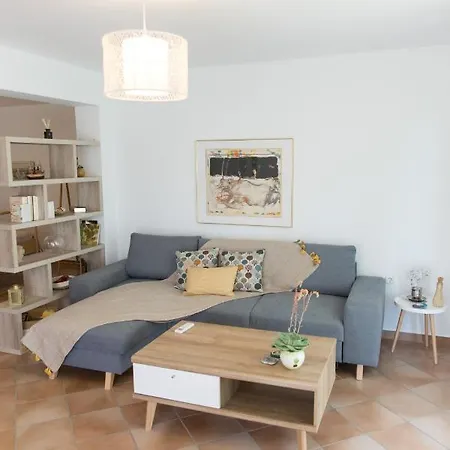 Azalea - Modern With Sea View Апартаменты