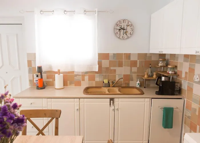 Azalea - Modern With Sea View Galatás